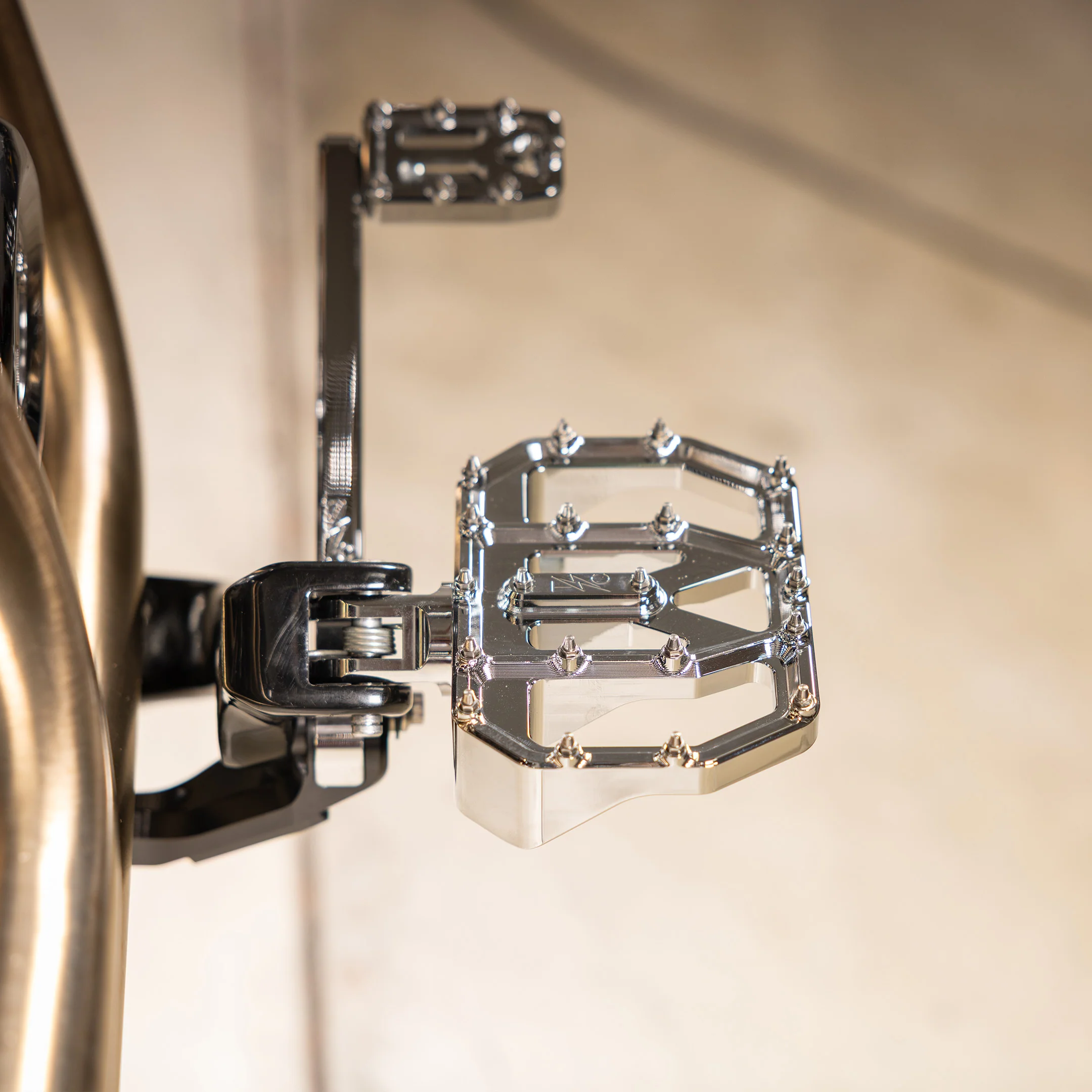 Aggressor Mini Floorboards - Chrome - Image 7