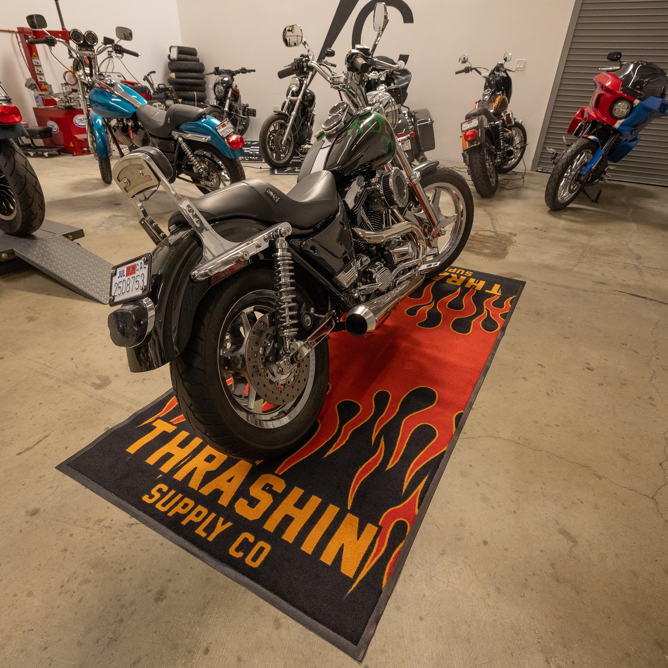 Fuego - Carpeted Rubber Bike Mat - 8' x 3.5' - Image 4