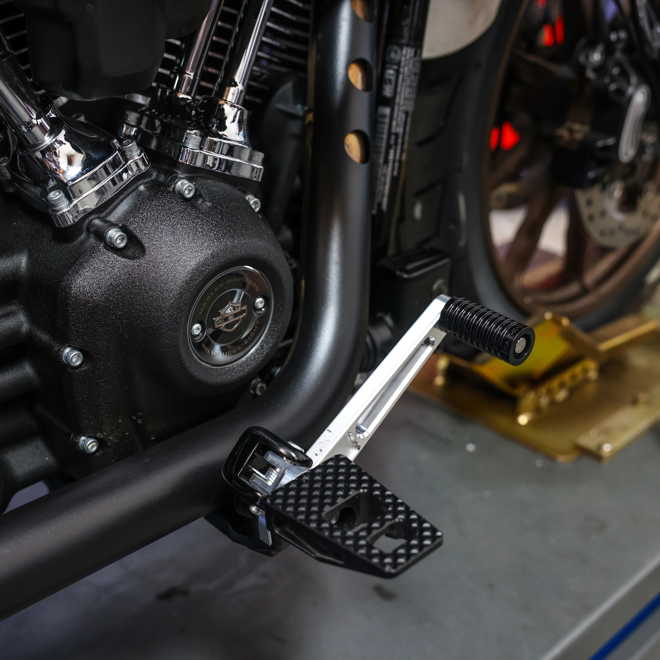 M8 Softail Brake Arm - Chrome - Image 3