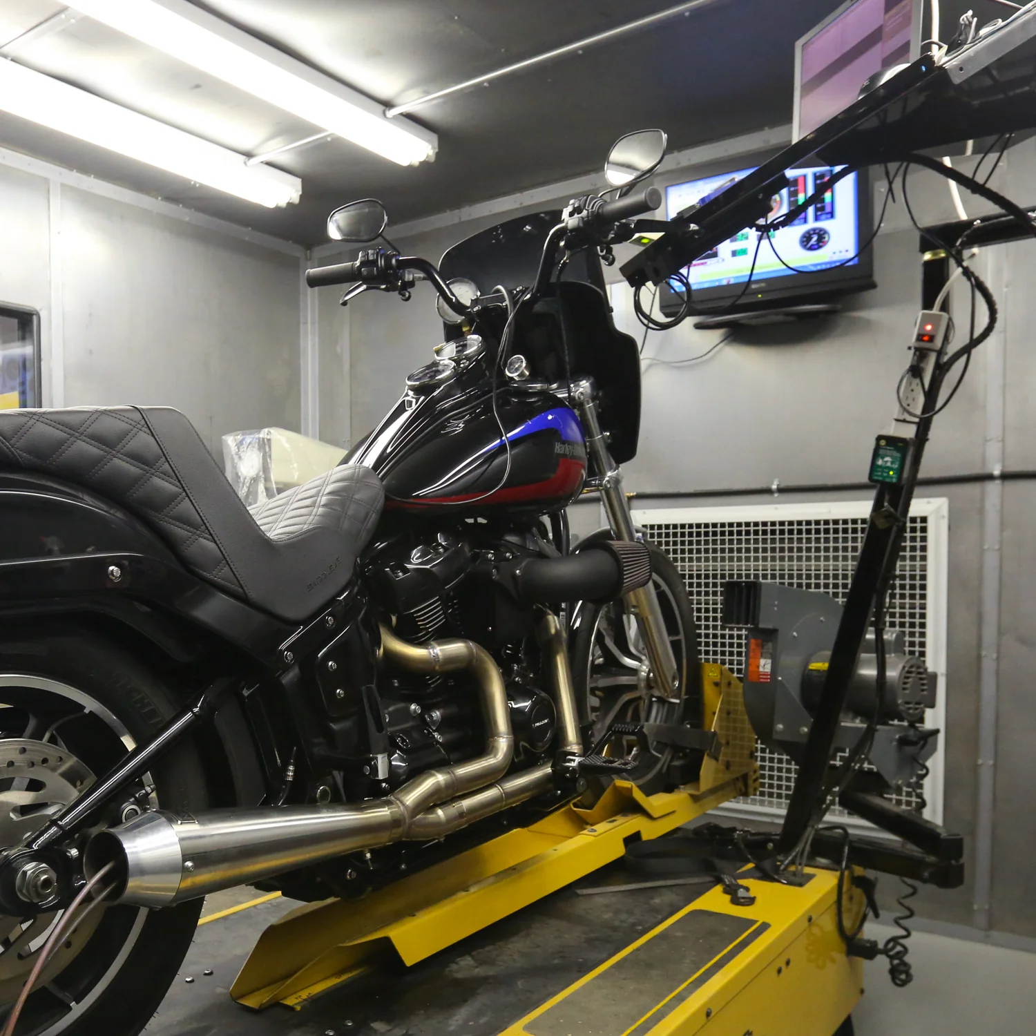 THRASHIN Anti-Reversion Exhaust System - M8 Softail | Kick-Up - Image 12