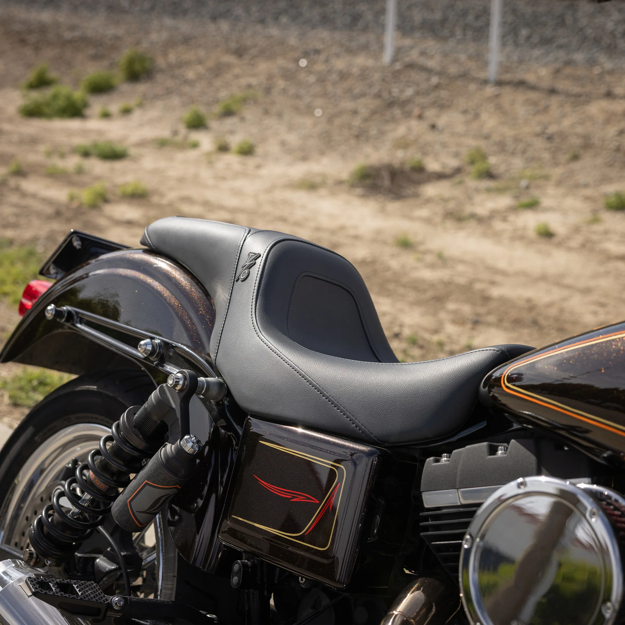 Thrashin® X Saddlemen® Step-Up™ Seat - Dyna 2006-2017 - Classic (Smooth) - Image 2